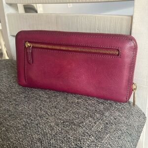 Fossil full zip around long wallet. maroon red. Genuine leather. Gold tones.